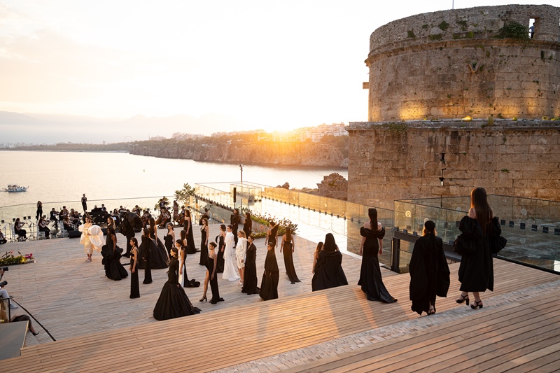Moda, Tarih Ve Sanat�n Büyülü Bulu�mas� 
